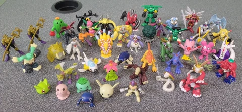 Huge Lot H-T Bandai Digimon 1” Mini Figures 2000 + 2001 H-T Bandai Rare 46 total Cover