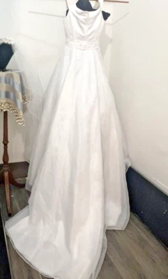 Oleg Cassini David’s Bridal Style #8493 Talla 8 Blanco Línea A Foto 1 de 4