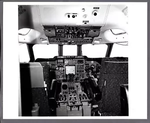 BEA BRITISH EUROPEAN AIRWAYS TRIDENT THREE FLIGHT DECK LARGE ORIGINAL PHOTO - Picture 1 of 2