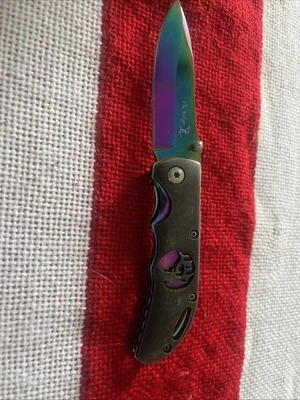 Cuchillo Plegable Elk Ridge Red Liner Hoja de Acero Inoxidable de 3,5 Pulgadas Mango Negro Foto 1 de 4