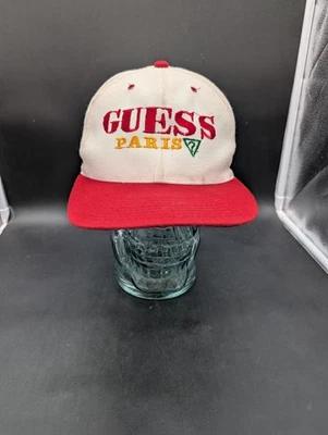 Sombrero bordado vintage años 90 Guess Paris logotipo de diseñador de moda blanco con cierre a presión Foto 1 de 4