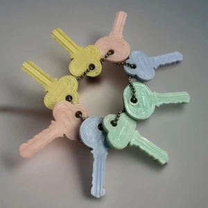 Vintage Krueger N.Y.C. Pastel Toy Master Keys Baby / Infant Teething Ring - Picture 1 of 12