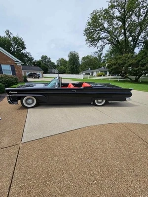 1958 Lincoln Continental Convertible - Image 1 of 4