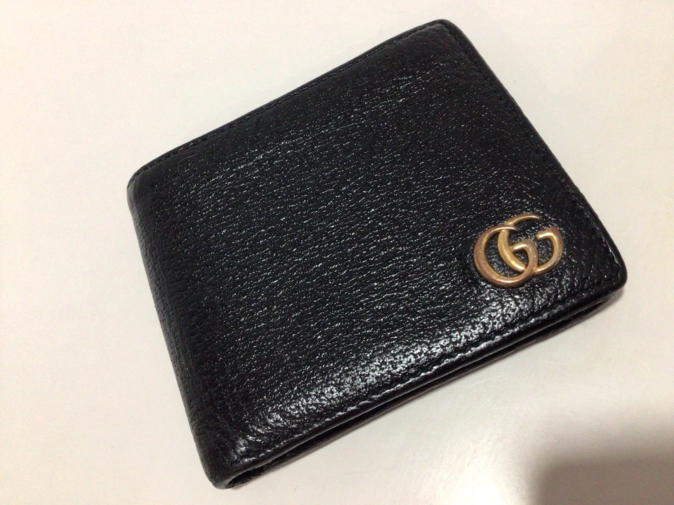 CARTERA DE CUERO NEGRA GUCCI para hombre / logotipo de metal gg Foto 1 de 4