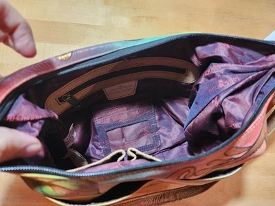 Bolso de hombro Anushcka de cuero pintado a mano. Hecho en Turquía Foto 1 de 4