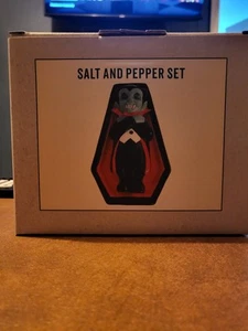 Cracker Barrel Halloween Set Dracula Vampire Coffin Salt & Pepper Shakers NEW! - Picture 1 of 5