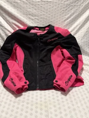 Chaqueta de motociclista acolchada Get Stung Scorpion rosa y negra para mujer talla grande Foto 1 de 4