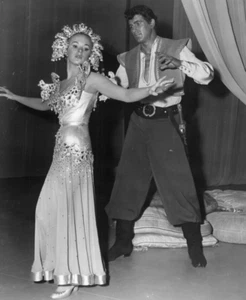 Photo Rock Hudson & Piper Laurie Photo "The Golden Blade"  Universal Pictures-- - Picture 1 of 8