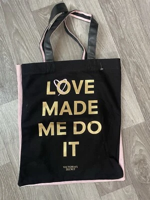 Bolso de Mano Victoria's Secret Doble "Love Made Me Do It" Logo Negro y Rosa Foto 1 de 4