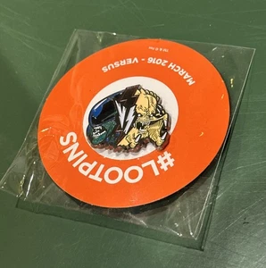 Alien Vs Predator Hutnadel Anstecknadel März 2016 Lootpin Neu in Verpackung - Bild 1 von 2