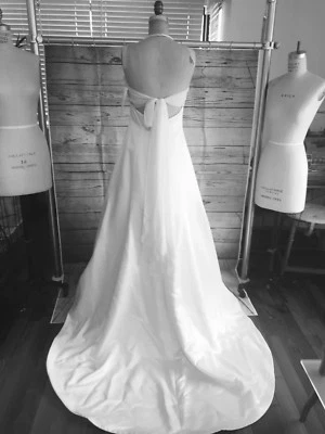 Vestido de novia Mikaella, talla 10 Foto 1 de 4