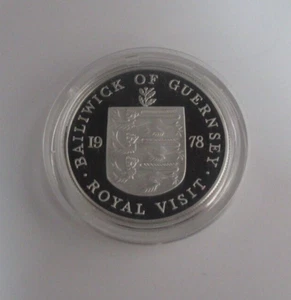 1978 ROYAL VISIT OF GUERNSEY SILVER PROOF ROYAL MINT 25p CROWN COIN R/MINT BOX - Picture 1 of 4