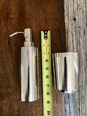 Juego de despensador de loción y soporte para cepillo de dientes Target de acero inoxidable a juego 2015 Foto 1 de 4