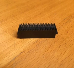 TYCO/AMP 104068-4 40 SYSTEM 50 HDR DRST SHRD (2pcs = 1 lot) - Picture 1 of 4
