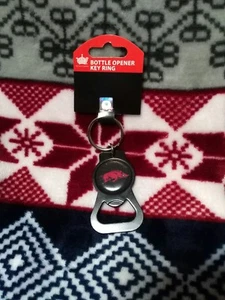 Arkansas Razorbacks Aminco schwarz Kronkorkenöffner Schlüsselanhänger Ring schwarz NEU - Bild 1 von 3