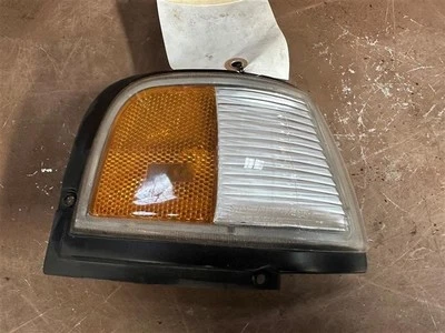 Marcador lateral de esquina/luz de estacionamiento para pasajeros compatible con 87-96 CIERA 565706 Foto 1 de 2