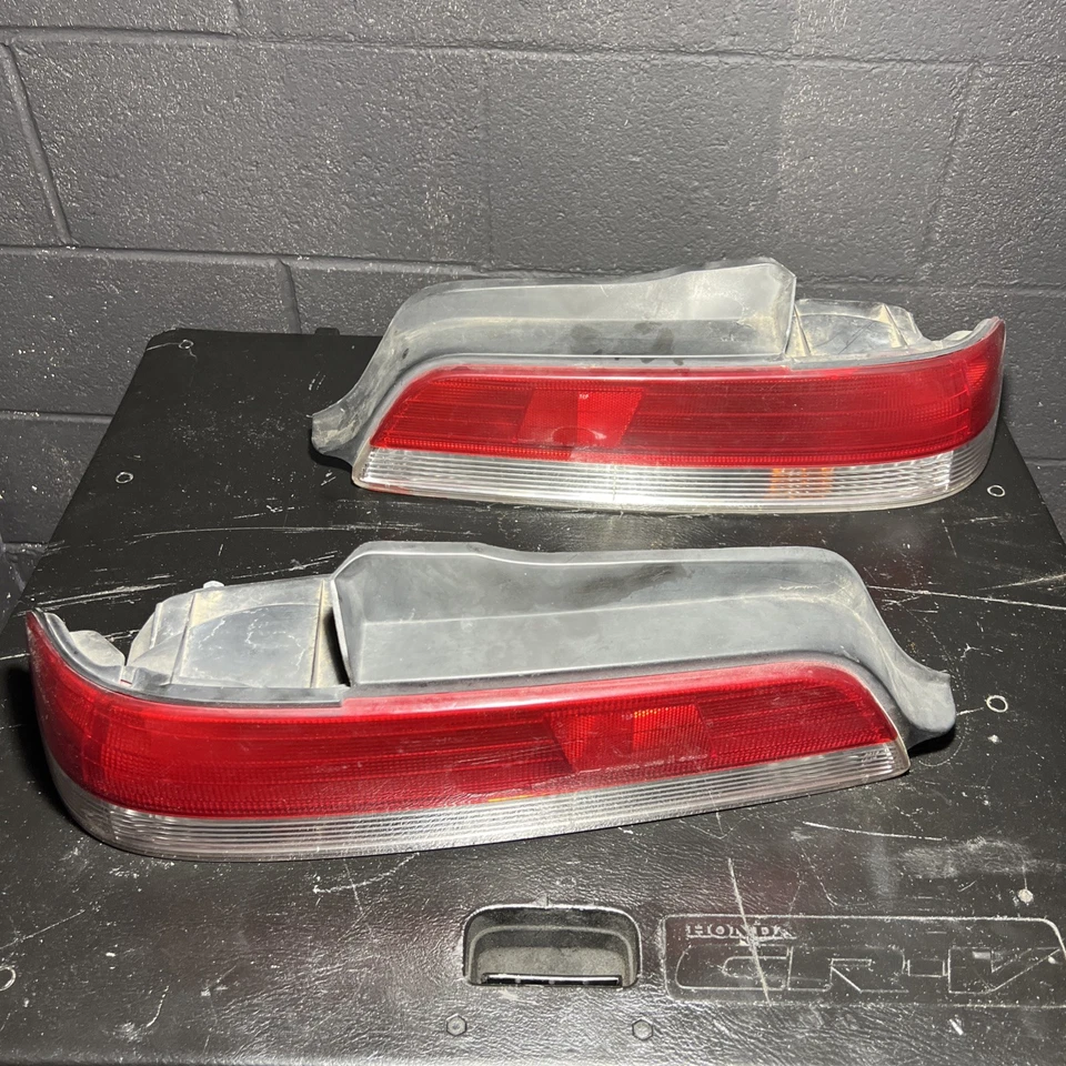 Par de montaje de luces traseras Honda Prelude 1997-2001 OEM/pasajero y conductor Foto 1 de 4