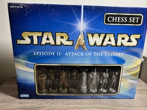 2003 Star Wars Episode II Attack of The Clones Chess Set Board Game New In Box - Picture 1 of 6