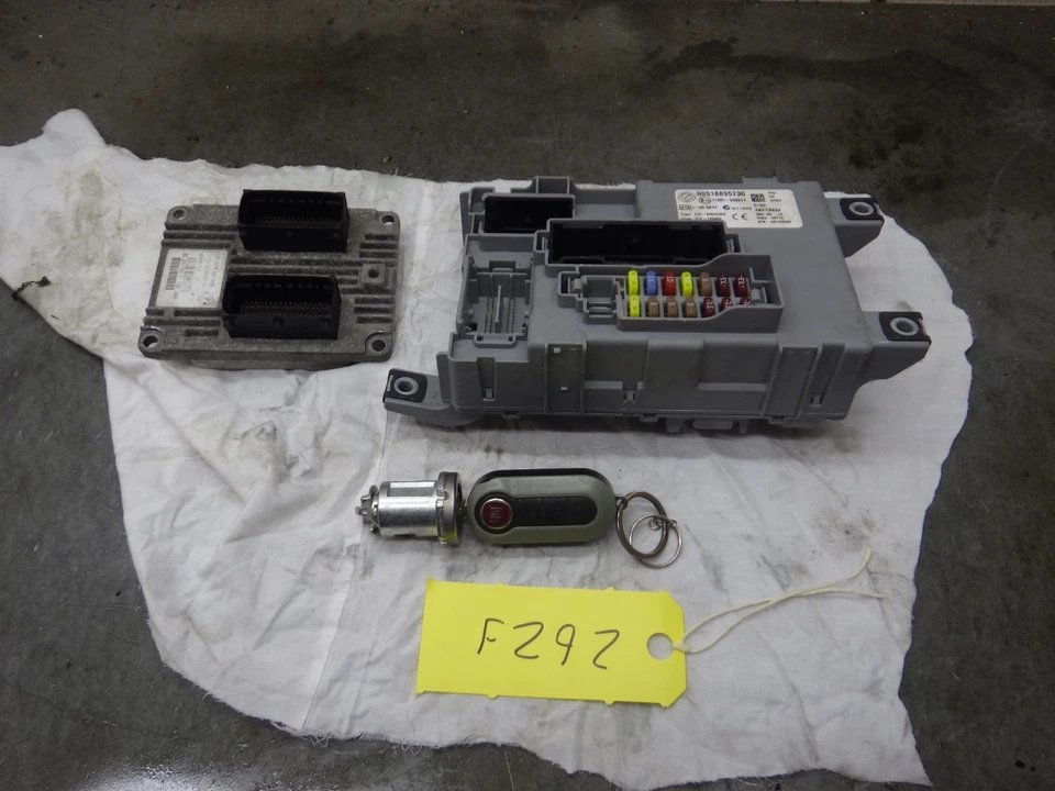 Fiat 500 2010 1.2 Lock Set ECU Fuse Box Ignition Key 51875964 F292 - Image 1 of 4