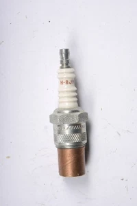 New Champion Spark Plug H-8JM- Qty 1 - Picture 1 of 4