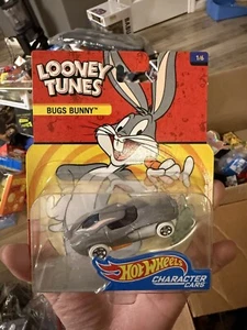 Hot Wheels Looney Tunes Bugs Bunny Character Car Diecast DXT10-0910 1/6 - Picture 1 of 3