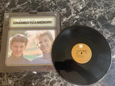 The Everly Brothers - Chained To A Memory - 12" 33 Vinyl - HS 11388 / VG+ SHRINK Foto 1 de 4