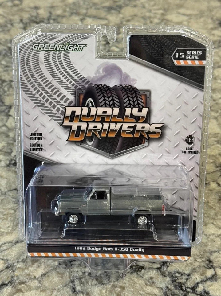 Dodge Ram D350 1982 Greenlight RAW CHASE UNIT construcción doble amarillo 1/64 Foto 1 de 1