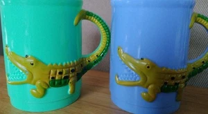 Vintage Retro Hard Plastic Kids Mugs X 2 With 3D Crocodile Handle VGC FP Tracked - Picture 1 of 15