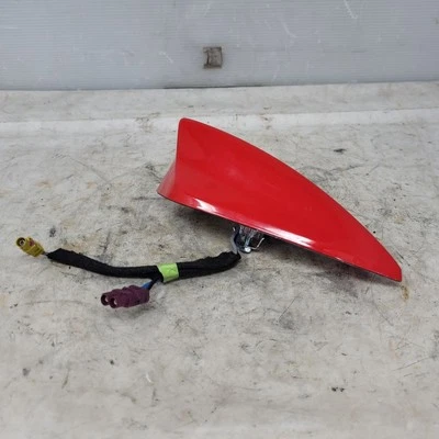 ANTENA ALETA TIBURÓN CAMARO SS 2016-2018 CÓDIGO PINTURA ROJA 130X 16-18``` Foto 1 de 4