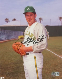 Jim "Catfish" Hunter Signed Athletics 8x10 Photo (Beckett COA) - Picture 1 of 2