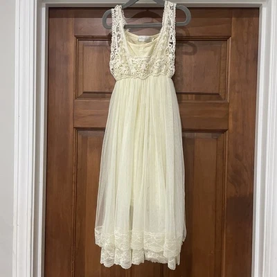 Vestido sin mangas Trish Scully 7 largo blanco y beige de encaje para ocasiones especiales niña de las flores Foto 1 de 4