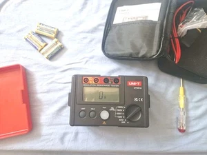 UNI-T UT500 Insulation Resistance Tester Digital Megohmmeter BOXED & NEW - C69 - Picture 1 of 3