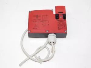 Schneider Electric XCS-TE5311 Telemecanique XCS-TE Safety Interlock Door Switch - Picture 1 of 3