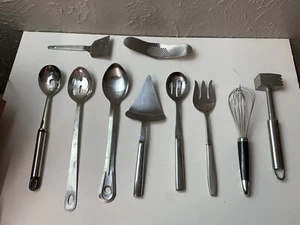 Lot of 10 Miscellaneous cooking utensils - spoons, garlic press, meat tenderizer - Picture 1 of 1