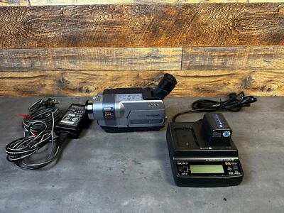 Sony DCR-TRV260 Handycam Camcorder Black 700X Digital Zoom with Accessories - Image 1 of 4