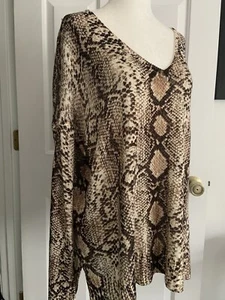 Show Me Your Mumu Womens Sz XS Relaxed Fit Snake Print V-Neck Sweater knit top - Picture 1 of 11