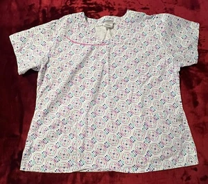 UA Scrubs X Large Scrub Top. 4 Pockets. White With Beautiful Purple And Blue. - Picture 1 of 5