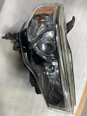 Toyota 4 Runner Right Headlight 81130-35541. Headlight Is Oem - Image 1 of 4