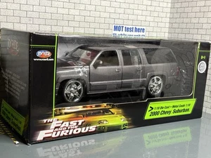 1:18 *BOXED* FAST AND FURIOUS 2000 Chevrolet Chevy Suburban Grey *RARO* Modello! - Foto 1 di 5