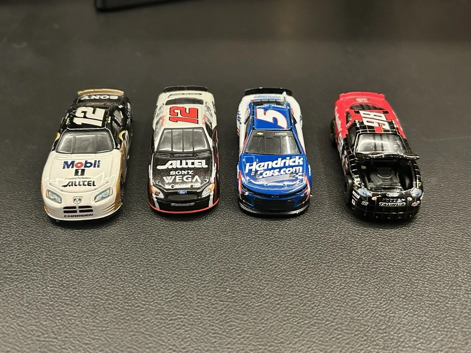 纳斯卡压铸 1/64 批量 4 件 Kyle Larson、Ryan Newman 和 Rich Buckle — 第 1/4 张图片