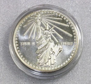 STATUA DELLA LIBERTY AQUILA MONETA ARGENTO 999 VINTAGE ANNI 80 ROTONDA BU - Foto 1 di 2