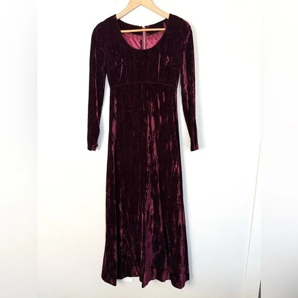 Vestido largo gótico de terciopelo rojo aplastado para mujer pequeño hada caprichoso renacentista Foto 1 de 4