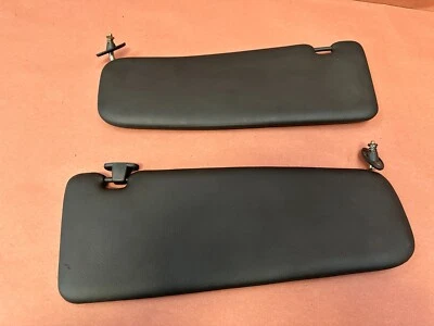 Viseira solar interior BMW E28 535I 528e 528I 533I par preto fabricante de equipamento original 168K milhas - Imagem 1 de 4