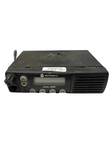 Radio bidireccional Motorola Radius CM300 438-470 MHz UHF 40 W AAM50RPF9AA1AN - Grieta - Imagen 1 de 6