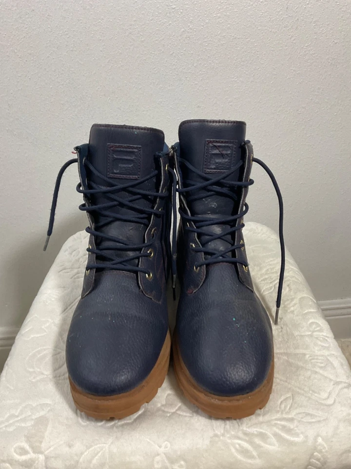 Botas con cordones de cuero sintético azul marino con suela de goma marrón Foto 1 de 4