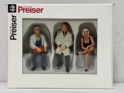 PREISER 1 : 32 Art.-Nr. : 63050 Sitzende Personen - 3 x Figuren OVP. - Bild 1 von 4