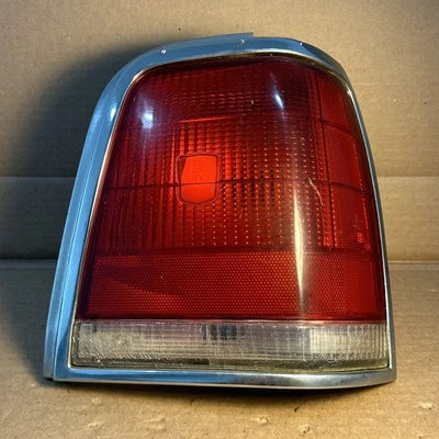 Luz trasera derecha pasajero Ford LTD Crown Victoria 1988-1991 OEM Foto 1 de 4