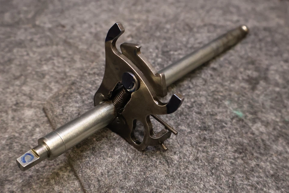 Eje de cambio de marchas Husqvarna Svartpilen 401 2021 artículo original Foto 1 de 4