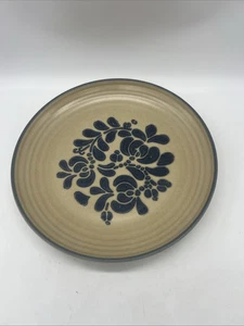 Pfaltzgraff Folk Art 10” Dinner Plate Pre-owned. - Picture 1 of 8