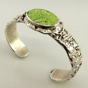 Pulsera de plata de ley de gaspeita verde natural hecha a mano única en su clase - Imagen 1 de 3
